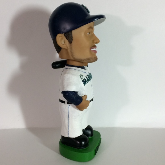 Ichiro Suzuki 2001 Bobble Head Doll White Jersey - Picture 5 of 8